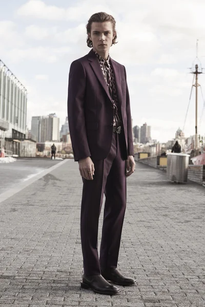 Look 17